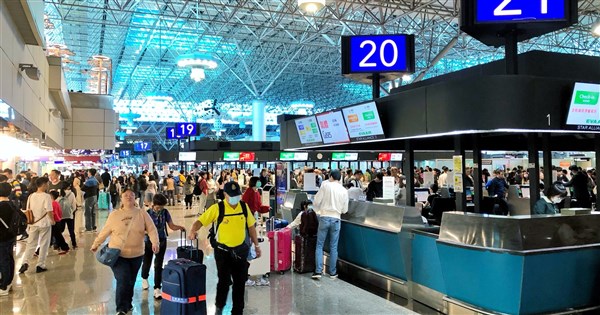 空港サービス料を2段階で値上げへ　9月に750元、2028年に1000元へ