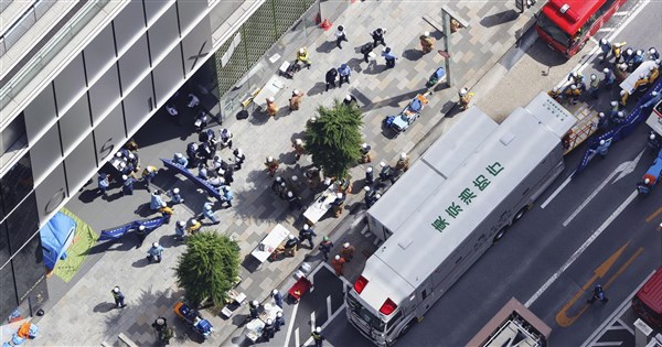 東京・銀座のGINZA SIXで刺激性物質噴霧事件、マスク姿の男が逃走