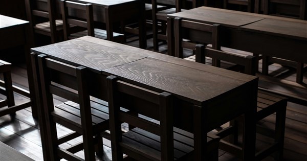 高雄の小学校で教師が転落死、労働組合が校内規律の崩壊を指摘