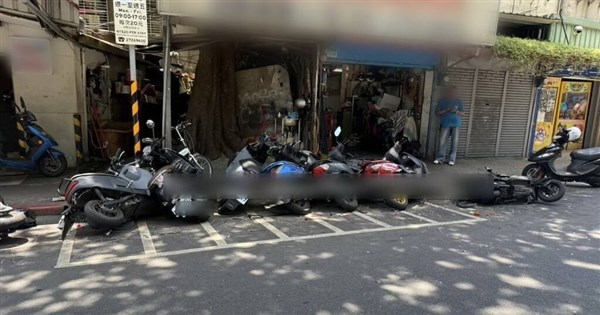 台北の男が薬物運転で10台に追突、負傷者なし、薬物押収で送検