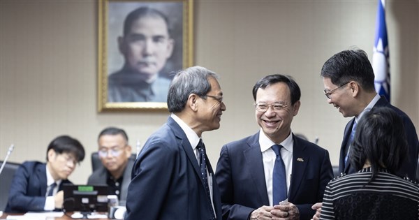 未來帳戶條例草案初審無共識，全文保留送黨團協商