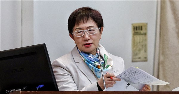 財務相：0〜18歳の子供の免税額を50%引き上げ、来年からの適用を目指す