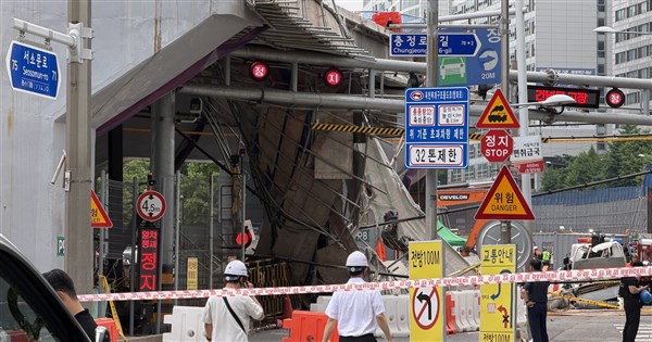 首爾高架橋崩塌釀3死3傷 專家質疑已下沉仍讓人員進入