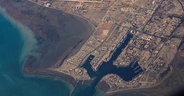 米軍がイランへ新たな攻撃、バンダル・アッバス港で爆発音