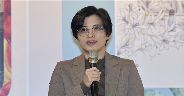 'Taiwan Travelogue' Wins Award; Yang Shuang-zi Thanks Lan Pei-chia for 'Global Cinderellas' Inspiration