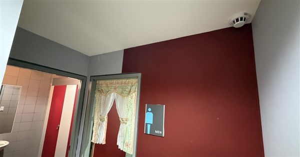 輔仁大学のトイレ付近の監視カメラ、針孔カメラと誤解されるも警察が確認