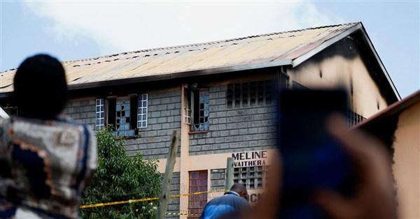 ケニアの女子学校で火災、16人死亡　79人搬送