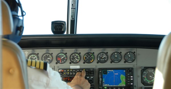 Ministry of Labor Survey: Pilots Earn Nearly 4 Million NTD Annually, Topping the List; Beauty and Hairdressing Monthly Wages Grow Over 7%