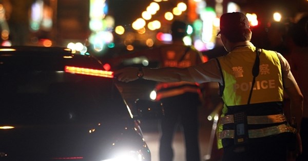 交通部が毒駕（薬物影響下での運転）への厳罰化を検討、免許取り消しへ