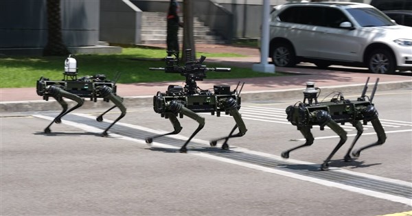 中科院曝光3型軍規機器狗 可執行偵蒐警巡高風險任務