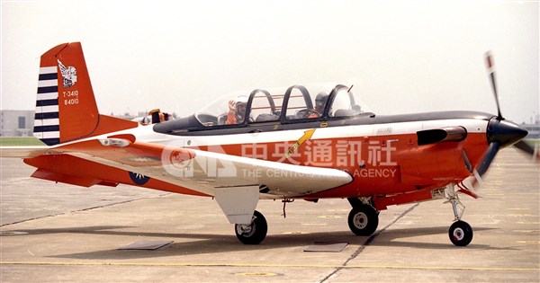 空軍教練機が墜落、パイロット2名が殉職　橋頭地検が岡山基地で現場検証