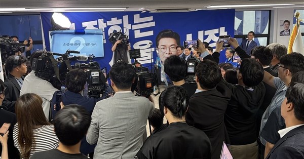 韓国地方選挙の出口調査、与党・共に民主党が11地域で優勢