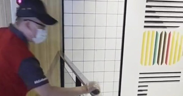 網傳麥當勞店員用手抓老鼠影片 業者：已全面清消