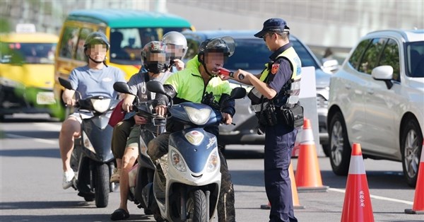 交通部、薬物運転厳罰化へ改正案 初回拒否検査で罰金27万円、無免許運転に追加罰金3.6万円