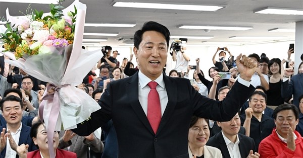 吳世勳氏が逆転でソウル市長に5選、投票用紙不足の責任追及を強調
