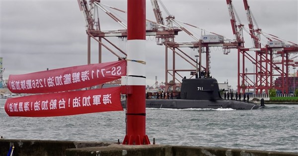 海鯤艦、雨中で潜航試験を実施 専門家「頻繁なテストは引き渡しが近い証拠」