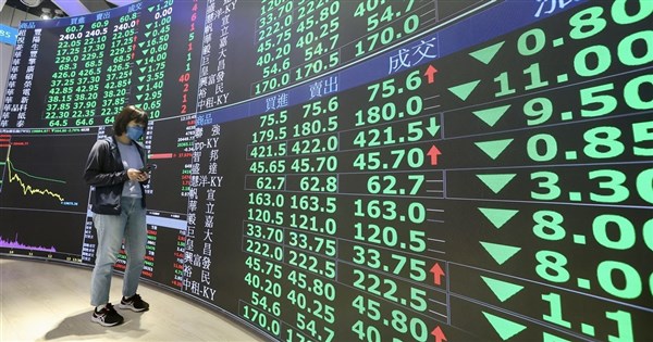 Electronics Weak, Financials Hit Record High; Taiwan Stocks Fall 606 Points, Weekly Line Posts 3rd Consecutive Gain
