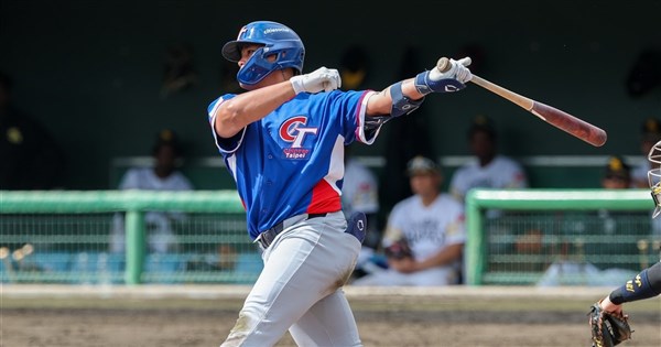Taiwan's Lee Hao-Yu Hits Homers in Both Games of Doubleheader, Racks Up 4 Hits, 4 RBIs in Hot Streak