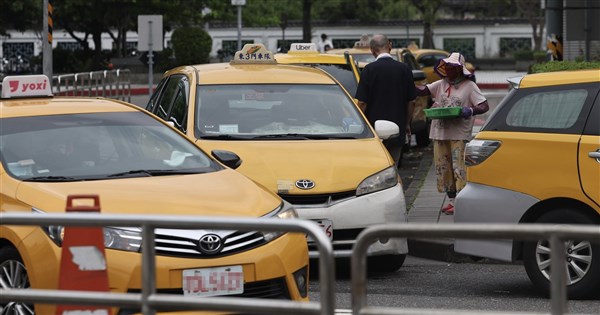 交通運賃平準化措置を3ヶ月延長、タクシー補助を9000元増額