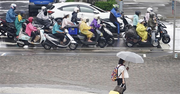 高雄市、5つの山間部で6月9日の休校・休業を発表