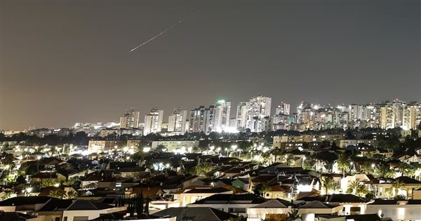 イランがミサイル発射、4月停戦後初めてイスラエルで防空警報