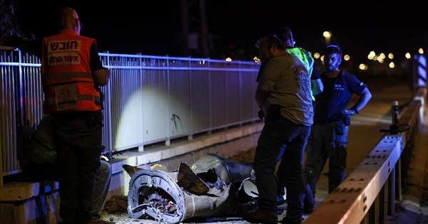 イラン、報復でイスラエルにミサイル発射 イスラエル軍「重大な過ち」