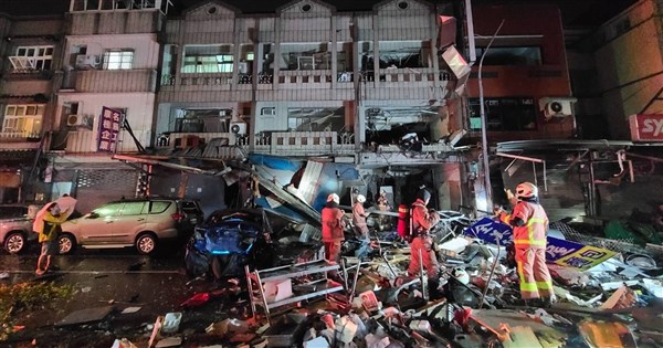 竹市高翠路の住宅でガス爆発、2人が心肺停止で救出され病院へ搬送