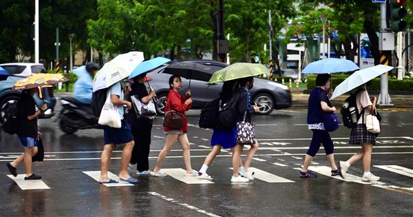 夜間は厳重に強対流に警戒 中南部、花東は10日も豪雨に注意