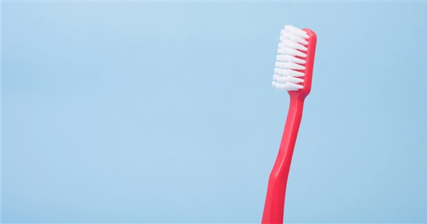 中国の悪徳業者、有毒化学廃棄物で歯ブラシを製造 ホテルや民宿に流通