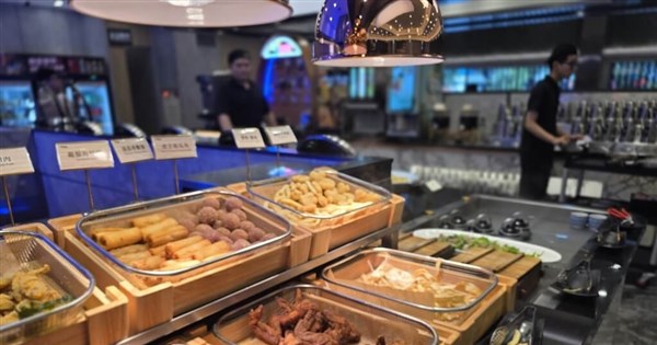 食卓の下の生ごみ挑戦／生ごみ養豚時代の終焉　処理能力不足を解消し新経済を創出