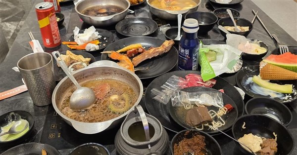 食べ放題の最大の無駄は食卓にあり「元を取る」消費からの転換を促す