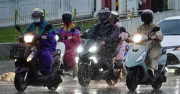 中南部14、15日續防豪雨 17日起天氣漸回穩