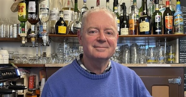 フランスのビストロ、第二のリビングルームとして存続危機 UNESCO無形文化遺産登録を目指す