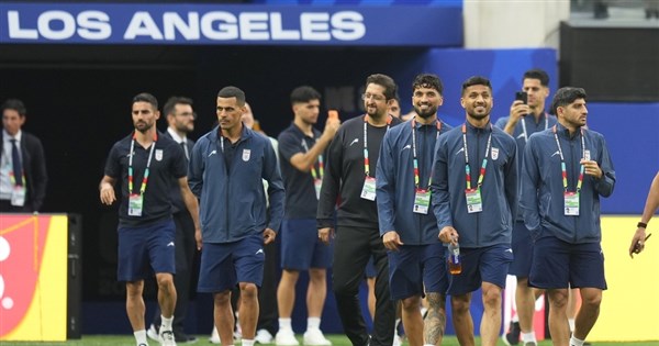 米伊達成和平協議の同日 イラン代表チームがロサンゼルスに到着しワールドカップ出場