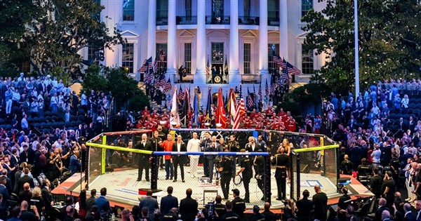 トランプ大統領、UFCイベントで80歳の誕生日を祝う　ホワイトハウス南芝生が八角籠競技場に[動画]