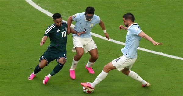 World Cup: Saudi Arabia Holds South American Powerhouse Uruguay to Draw; All H-Group Teams Finish Level After Opening Round