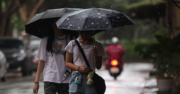 北北基14縣市大雨特報 留意雷擊強陣風