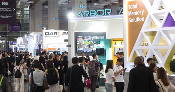 台綜院、経済成長率を9.33％に大幅上方修正　AIブーム下での産業集中リスクを警告