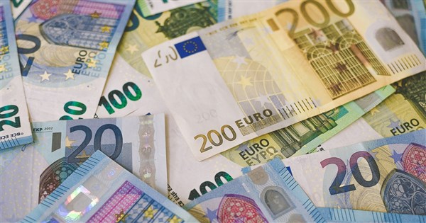 リトアニア50万人が年金制度から退出し30億ユーロ超を引き出し