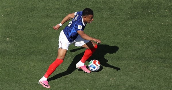 世界盃フランス初戦でムバッペが2得点、3対1でセネガルに勝利