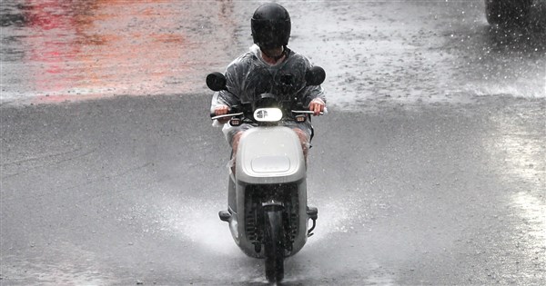 Heavy Rain Warning Issued for Greater Taipei and Nantou; Localized Downpours Expected in Northern/Central Taiwan and Yilan Mountains