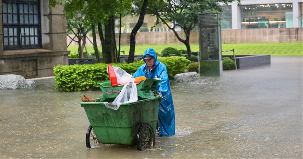北市豪雨釀41件災情 2人遭雷擊意識清醒送醫