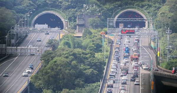 Day 2 of Dragon Boat Festival Holiday: 18 Freeway Sections Expected to See Congestion, Possible Late-Night Traffic on National Freeway 5 Northbound