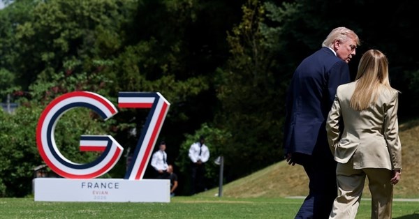 Trump’s Claim That Meloni 'Begged' for Photo Sparks Italy-US Diplomatic Row; Foreign Minister Cancels Visit