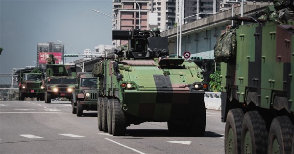 國軍啟動立即備戰操演 269旅雲豹甲車青埔戰備偵巡