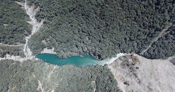 花蓮萬里溪堰塞湖蓄水量達84萬噸 估撤離2鄉鎮保全戶208人