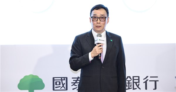 蔡鎮宇毆打郭明鑑 國泰世華銀：兼職誤會應理性溝通