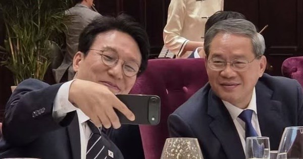 南韓總理金民錫訪中 與中國總理李強自拍