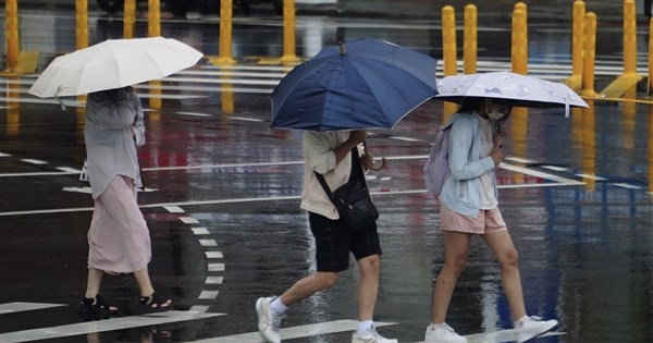 鋒面及西南風影響 西半部防豪雨