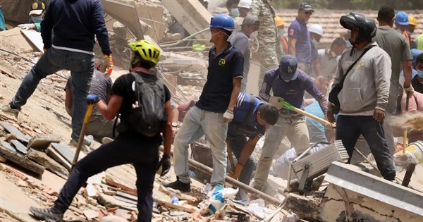 Double Earthquake Strikes Venezuela: Nearly 200 Dead as Residents Dig Through Rubble for Survivors